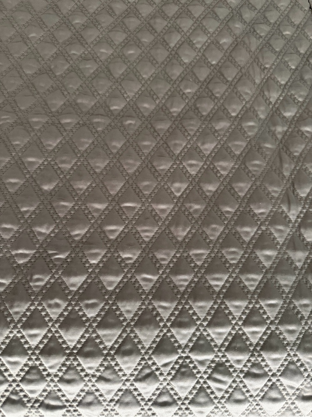 Quilted Diamond-Pattern Bedspread in taupe